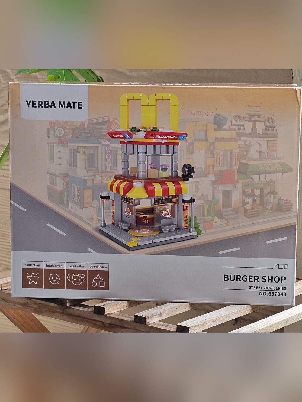 ModCnaids Mini Burger Shop Building Set - Yellow & Red
